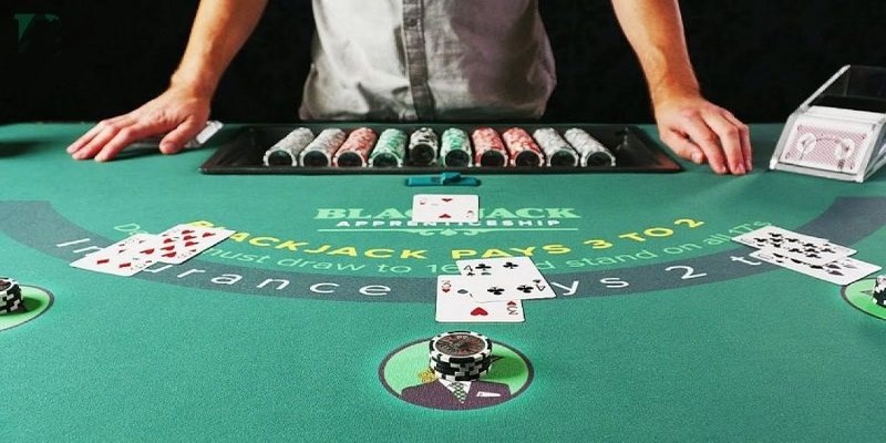 Tiết lộ cách chia bài Poker khi có dealer 